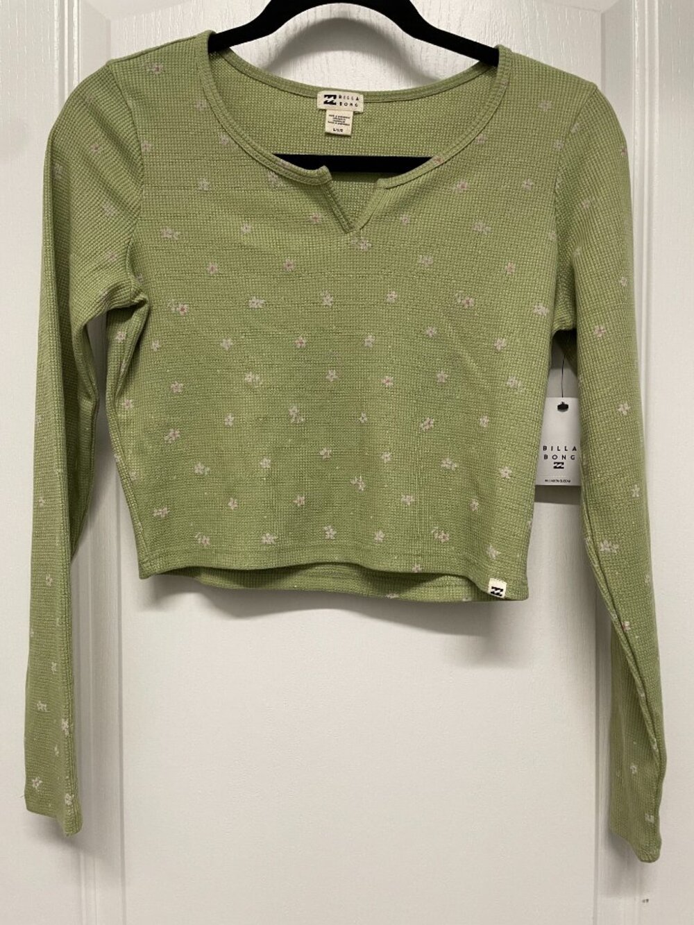 Entire Closet $5! NEW Billabong Reece Floral Thermal Long Sleeve Crop Top Large - Picture 2 of 13